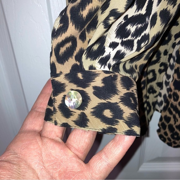 Blouses.com Women’s Leopard Print Long Sleeve Blouse Mother of Pearl Buttons 24W - Picture 3 of 7